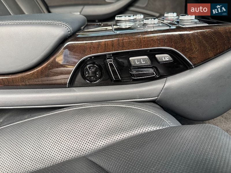 Седан Audi A8 2015 в Києві фото 40 Седан Audi A8 2015 в Києві