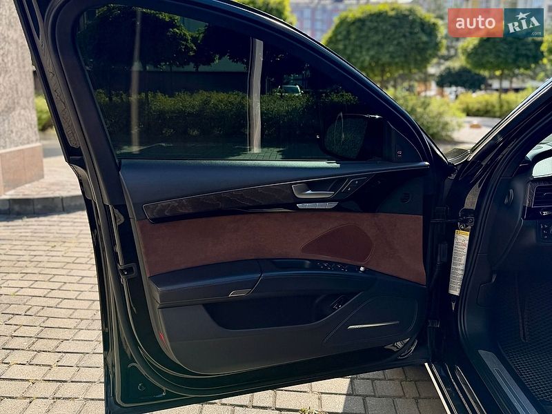 Седан Audi A8 2014 в Ивано-Франковске