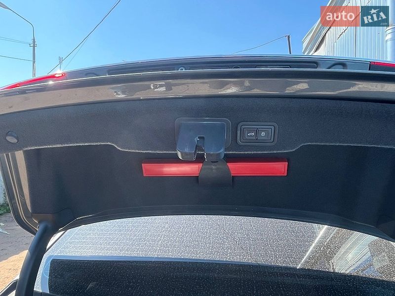 Седан Audi A8 2017 в Киеве