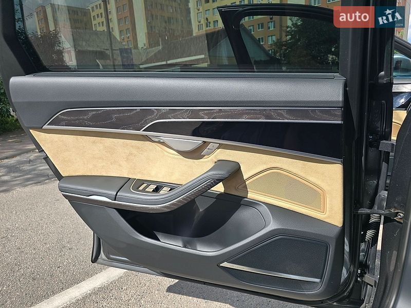 Седан Audi A8 2021 в Києві