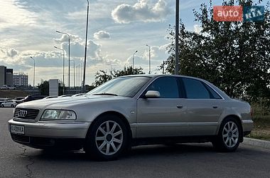Audi A8  2000