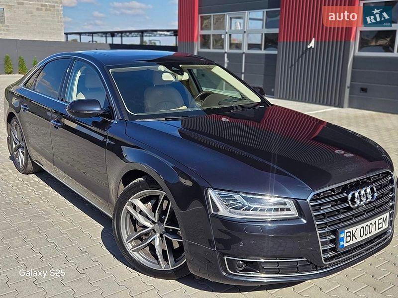 Седан Audi A8 2016 в Дубно