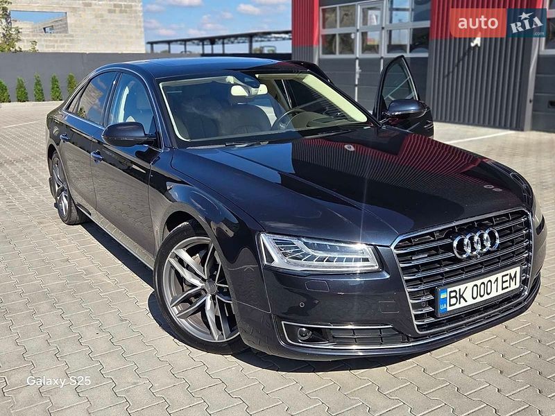 Седан Audi A8 2016 в Дубно