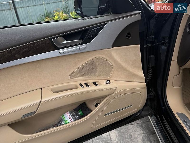 Седан Audi A8 2016 в Дубно