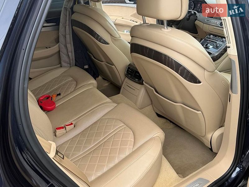 Седан Audi A8 2016 в Дубно