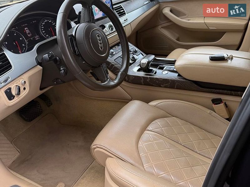 Седан Audi A8 2016 в Дубно
