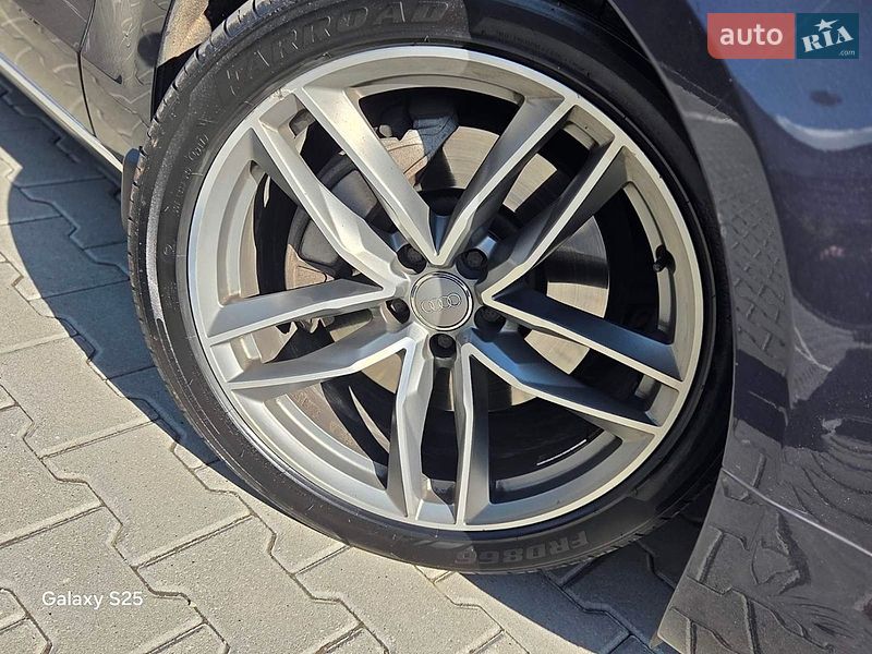 Седан Audi A8 2016 в Дубно