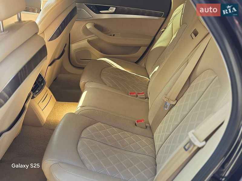 Седан Audi A8 2016 в Дубно
