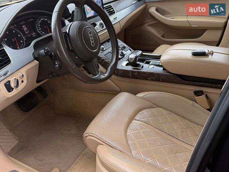 Седан Audi A8 2016 в Дубно