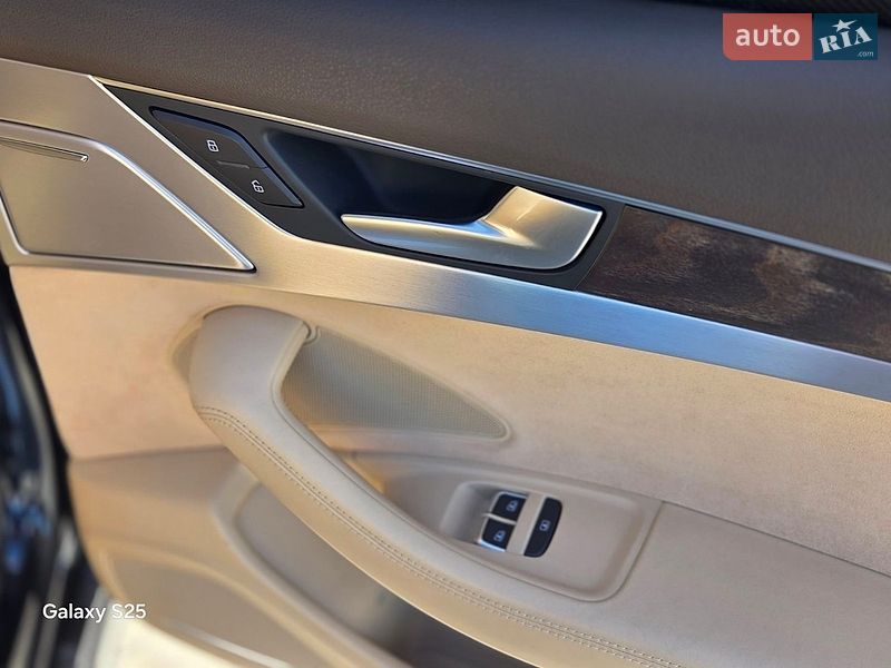 Седан Audi A8 2016 в Дубно