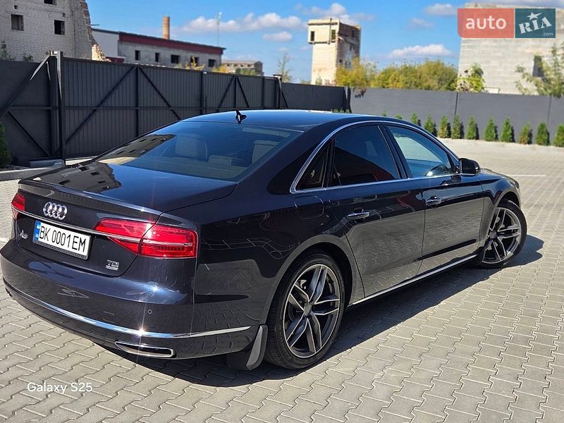 Седан Audi A8 2016 в Дубно