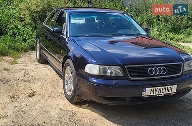 Audi A8  1998