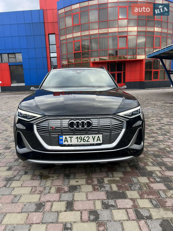 Позашляховик / Кросовер Audi e-tron S Sportback