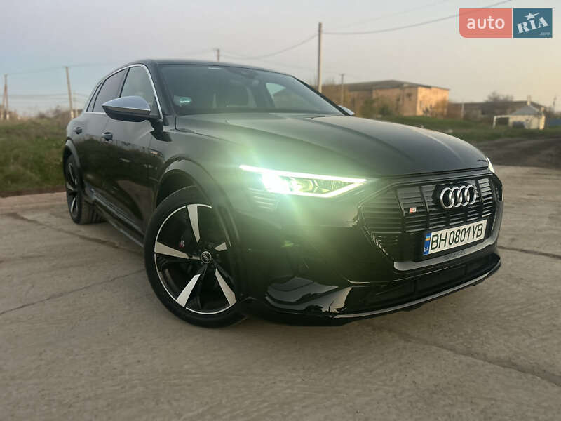 Внедорожник / Кроссовер Audi e-tron S