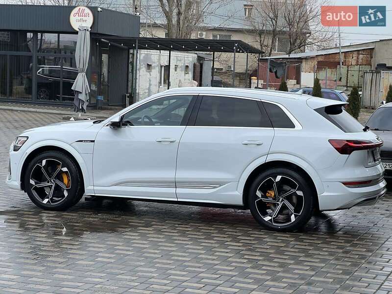 Внедорожник / Кроссовер Audi e-tron S