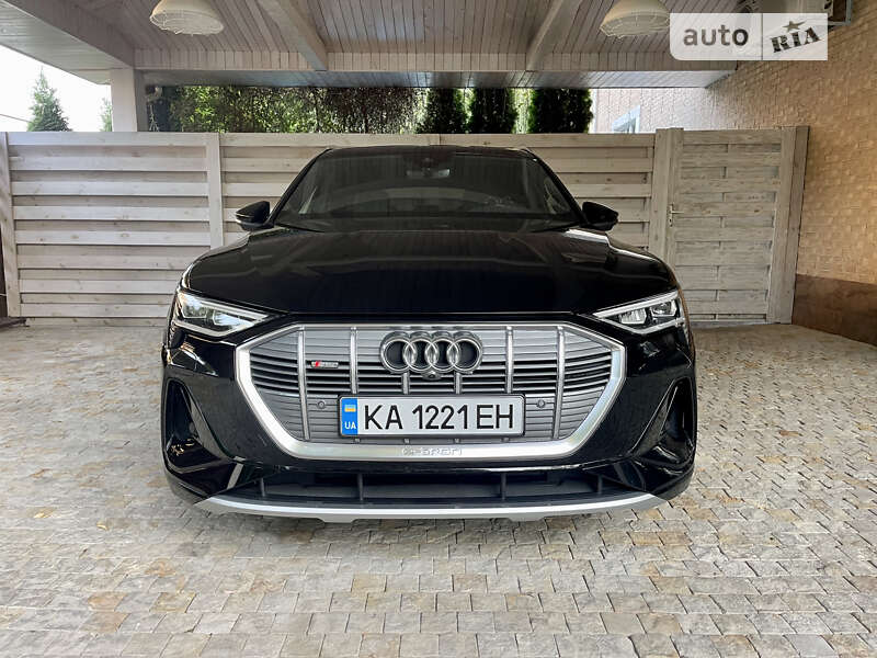 Внедорожник / Кроссовер Audi e-tron Sportback