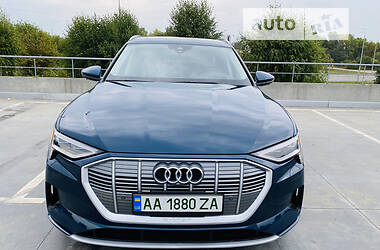 Audi e-tron Prestige 2019