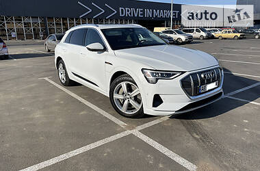 Audi e-tron  2019