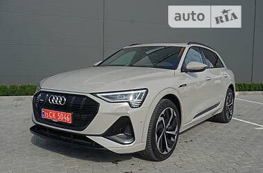 Audi e-tron  2021