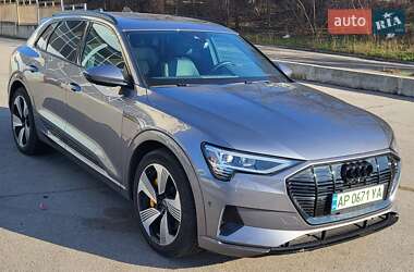 Audi e-tron  2021