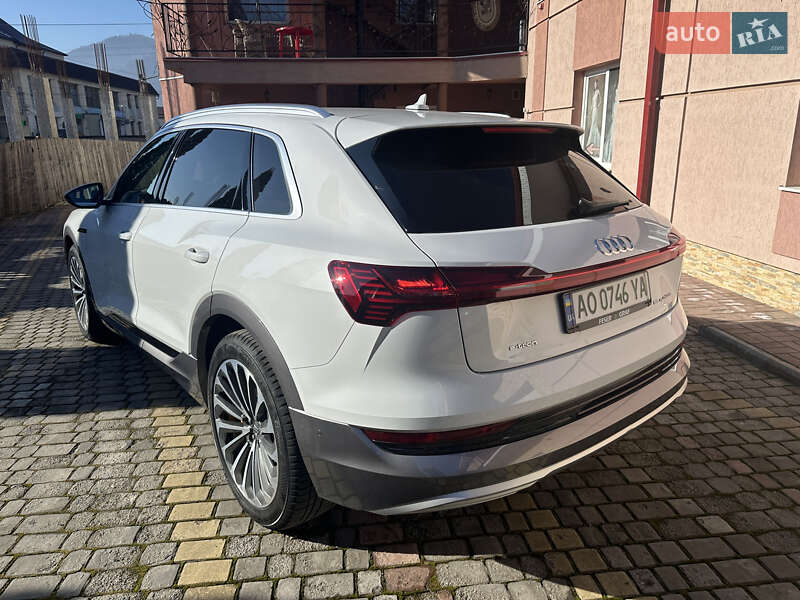 Позашляховик / Кросовер Audi e-tron 2018 в Хусті