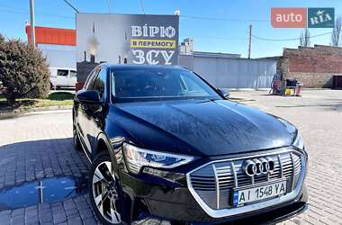Audi e-tron  2022