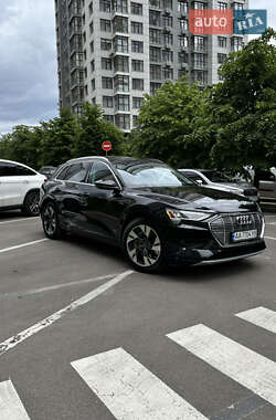 Audi e-tron  2022