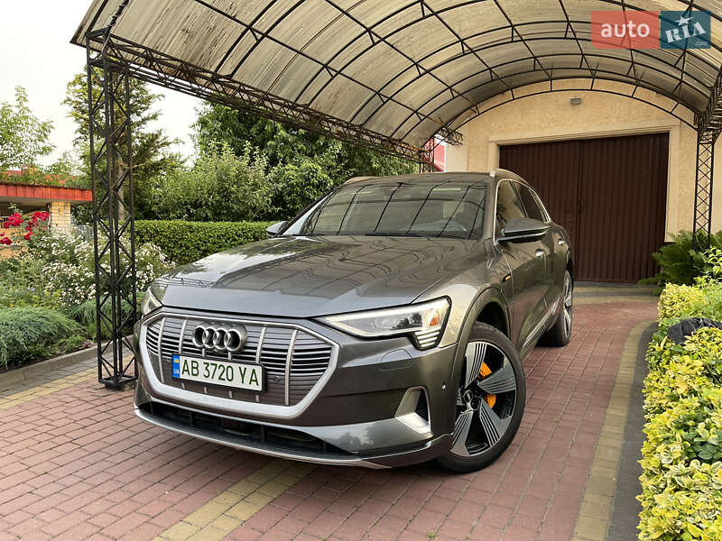 Внедорожник / Кроссовер Audi e-tron