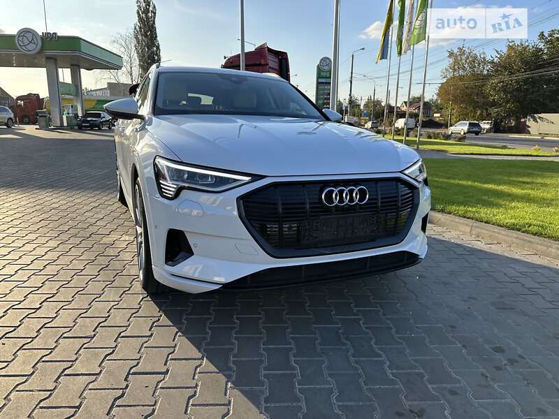 Позашляховик / Кросовер Audi e-tron 2020 в Вінниці