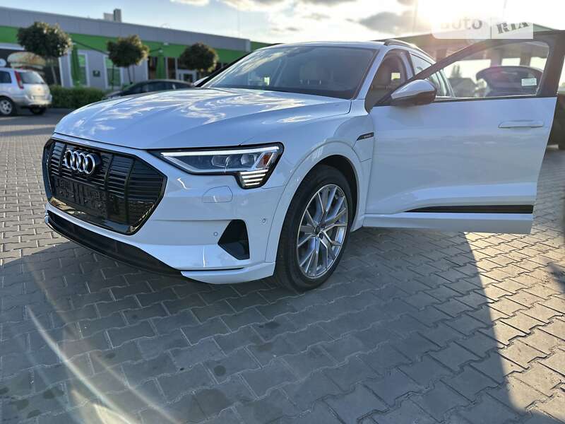 Позашляховик / Кросовер Audi e-tron 2020 в Вінниці