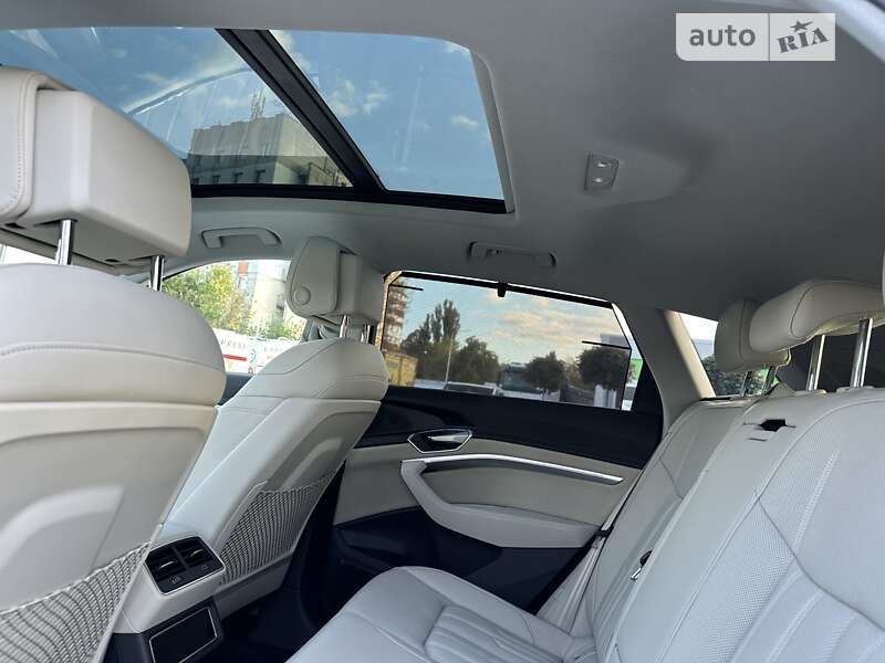 Позашляховик / Кросовер Audi e-tron 2020 в Вінниці