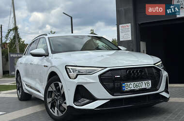 Audi e-tron  2021
