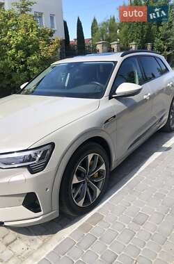 Audi e-tron  2021