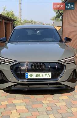 Audi e-tron  2022