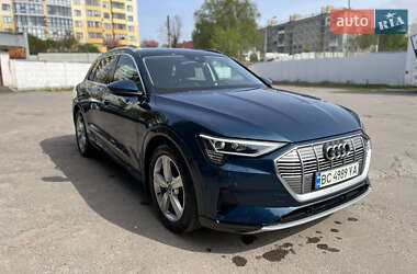 Audi e-tron  2021