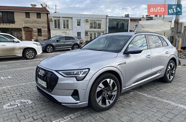 Audi e-tron  2021