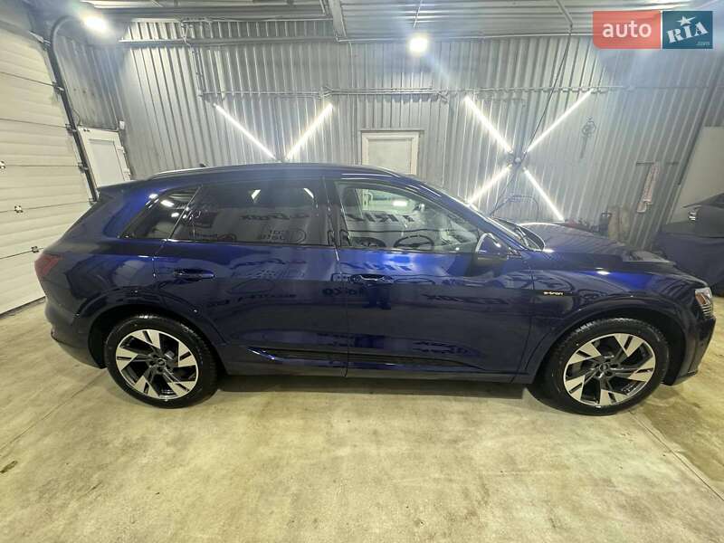 Позашляховик / Кросовер Audi e-tron 2022 в Києві фото 7 Позашляховик / Кросовер Audi e-tron 2022 в Києві
