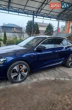 Audi e-tron  2021