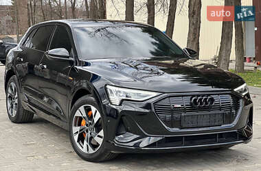 Audi e-tron  2022