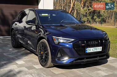 Audi e-tron  2022