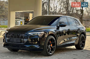 Audi e-tron  2022