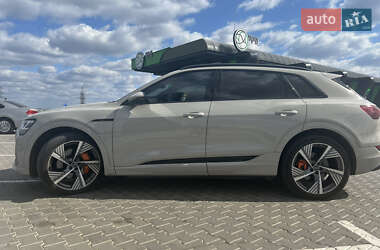 Audi e-tron  2022