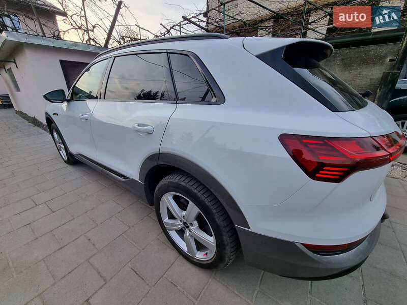 Внедорожник / Кроссовер Audi e-tron 2019 в Львове