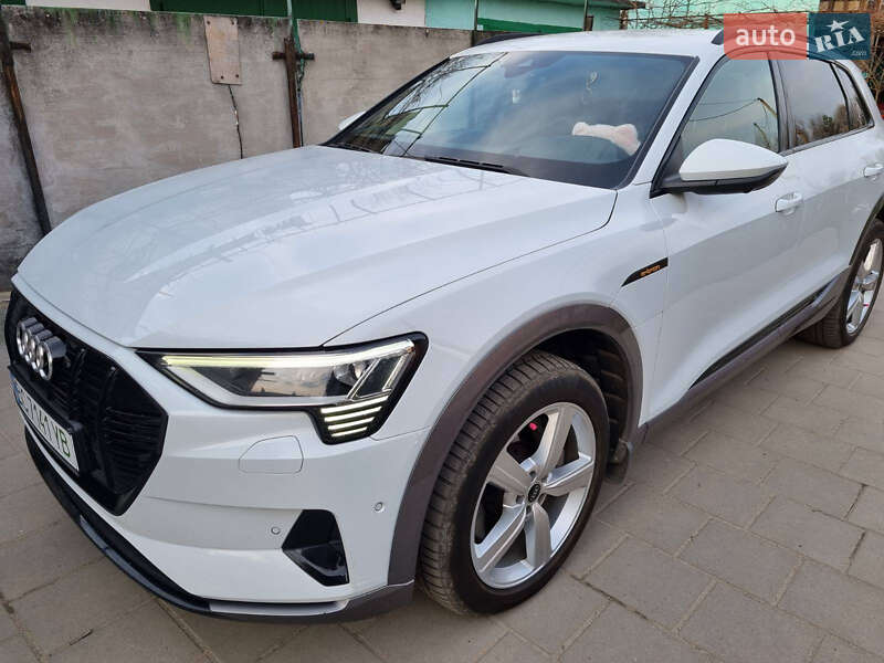 Внедорожник / Кроссовер Audi e-tron 2019 в Львове