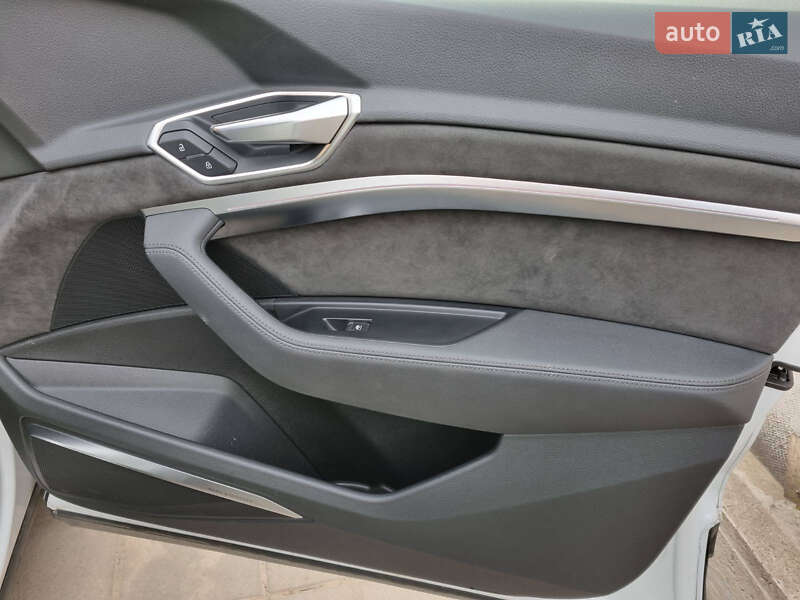 Внедорожник / Кроссовер Audi e-tron 2019 в Львове