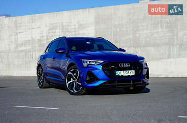 Audi e-tron  2021