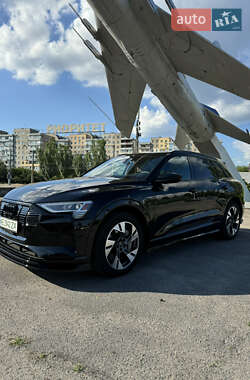 Audi e-tron  2022