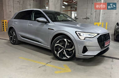 Audi e-tron  2022