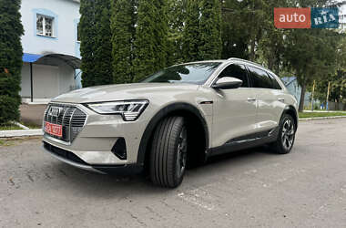 Audi e-tron  2021