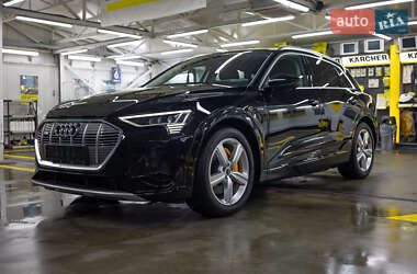 Audi e-tron  2023